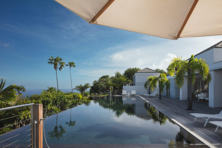 Villa Jasmine St. Barts infinity pool and sun deck with palm trees