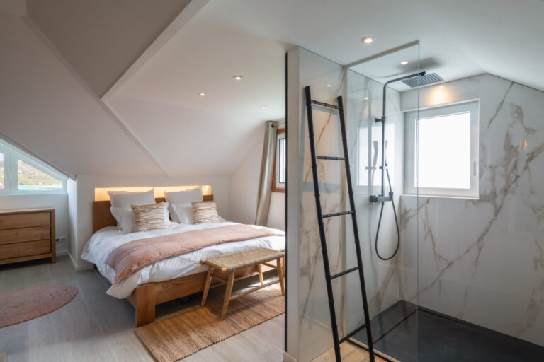 Loft bedroom with en-suite shower at Villa Aqua, St. Barts.